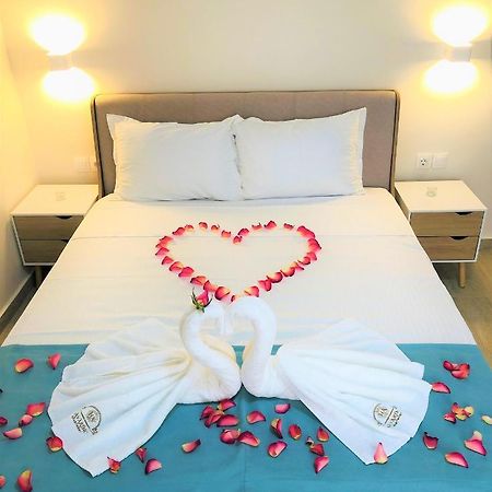 Navarino Luxe Suites With Sea View Peraia  Ngoại thất bức ảnh
