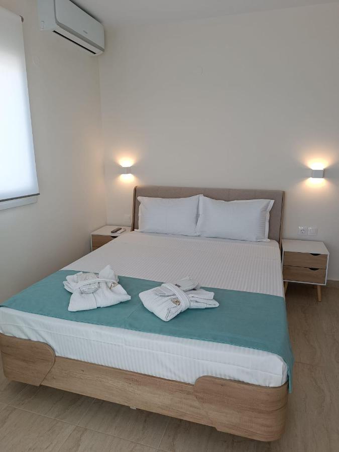 Navarino Luxe Suites With Sea View Peraia  Ngoại thất bức ảnh