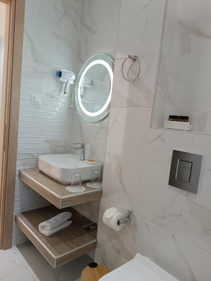 Navarino Luxe Suites With Sea View Peraia  Ngoại thất bức ảnh