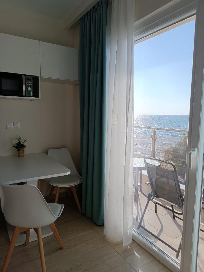Navarino Luxe Suites With Sea View Peraia  Ngoại thất bức ảnh