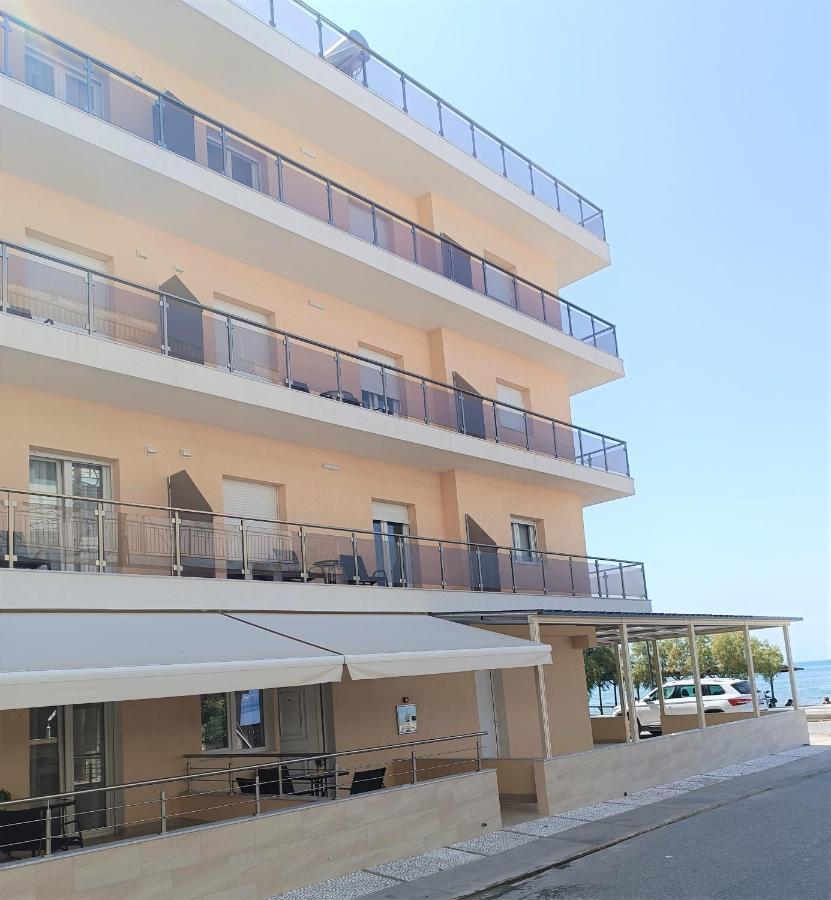 Navarino Luxe Suites With Sea View Peraia  Ngoại thất bức ảnh