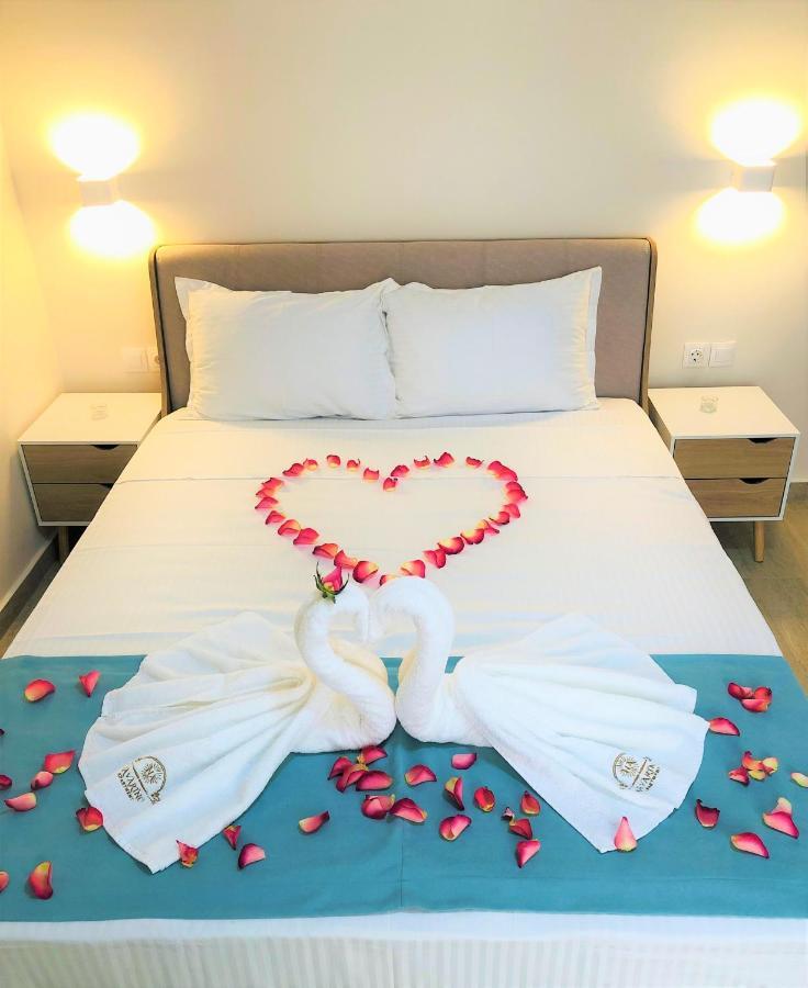 Navarino Luxe Suites With Sea View Peraia  Ngoại thất bức ảnh